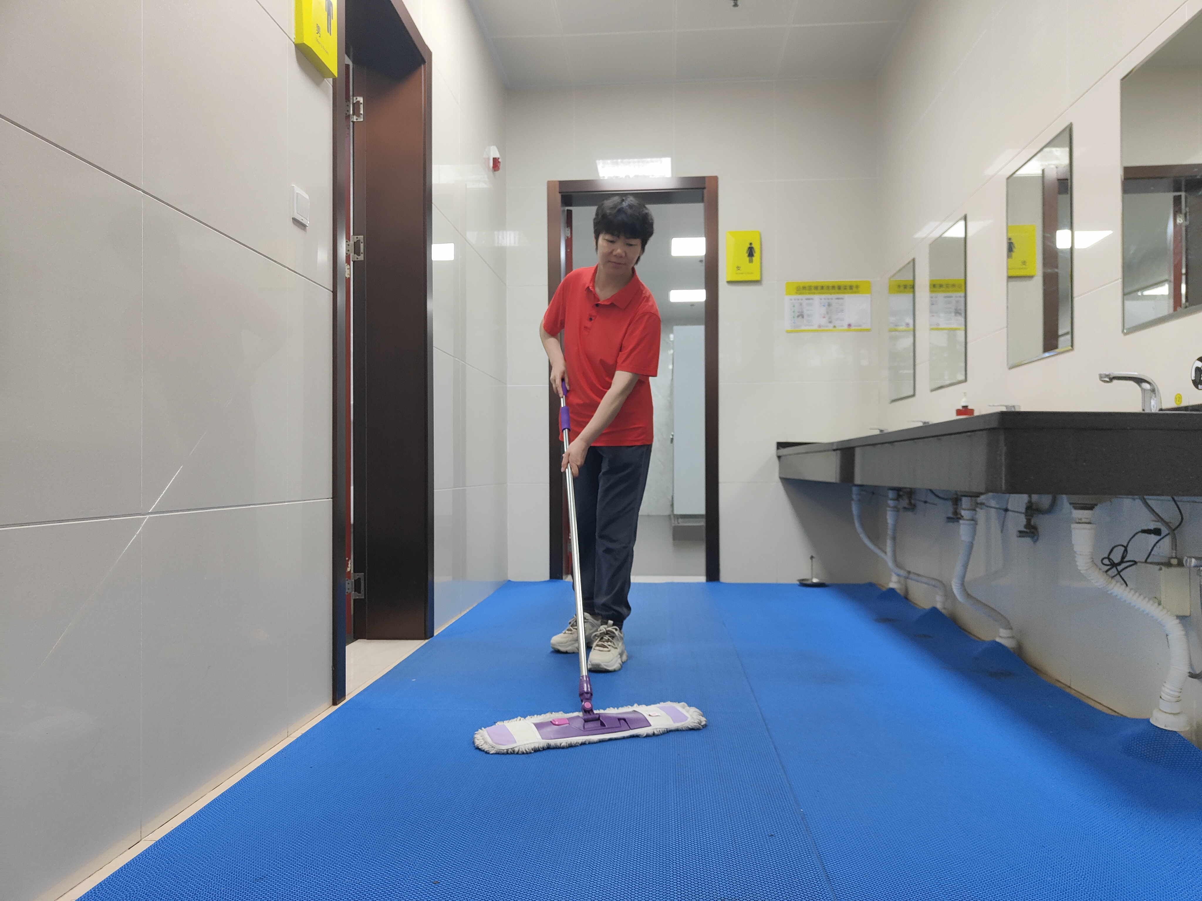 4.物业中心东体育馆楼管员--游慧娟